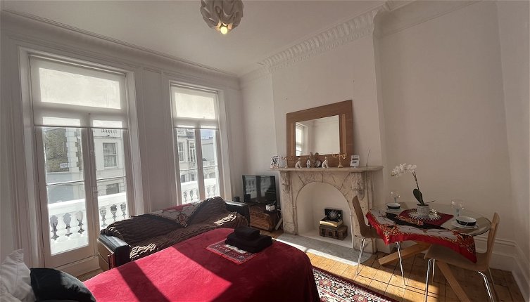 Foto 1 - Immaculate 1-bed Apartment in London