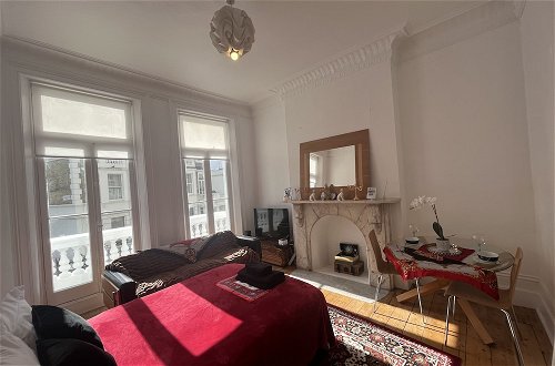 Foto 1 - Immaculate 1-bed Apartment in London