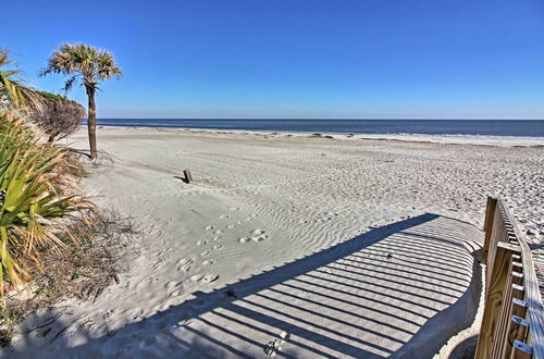 Foto 6 - Beachfront Family Condo Near Golfing & Shopping