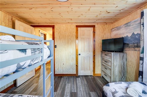 Foto 13 - Rustic Cosby Cabin w/ Furnished Deck & Yard