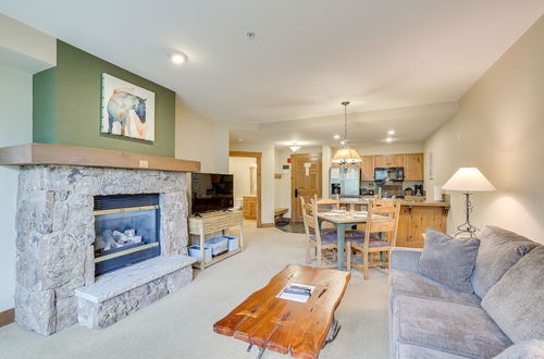 Foto 9 - Ski-in Breckenridge Condo w/ Fireplace + Balcony