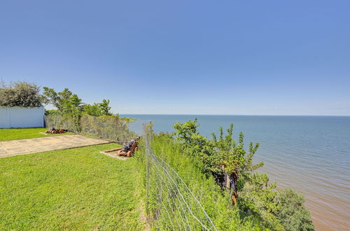 Photo 2 - Spacious Rocky Point Retreat w/ Al Fresco Dining