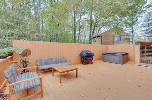 Photo 18 - Cozy New York Escape w/ Hot Tub, Sauna & Deck