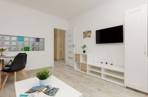 Photo 9 - Rondo Wiatraczna Apartment by Renters