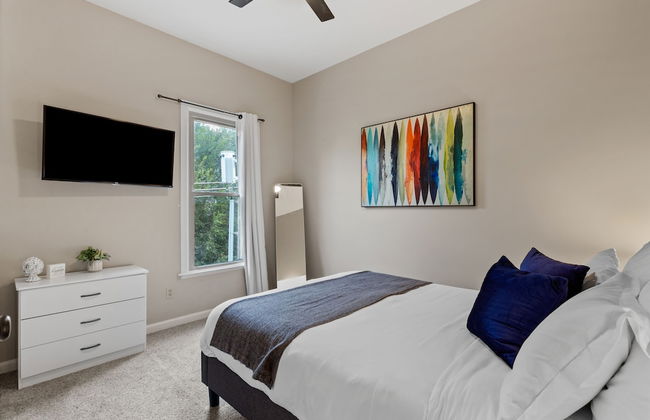 Welcoming Lafayette Square Home - JZ Vacation Rentals - Photo 4