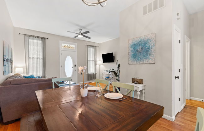 Welcoming Lafayette Square Home - JZ Vacation Rentals - Photo 17