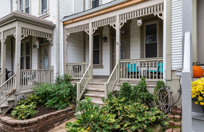 Welcoming Lafayette Square Home - JZ Vacation Rentals - Photo 23