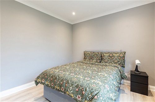 Foto 9 - Cozy 3-bedroom Flat in Willesden Green London