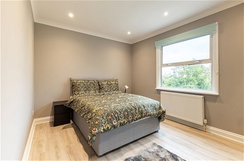 Foto 6 - Cozy 3-bedroom Flat in Willesden Green London
