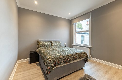 Photo 3 - Cozy 3-bedroom Flat in Willesden Green London