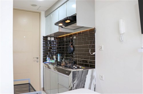 Foto 10 - Best Deal And Comfort Studio Tokyo Riverside Pik 2 Apartment