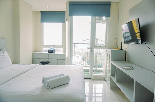 Photo 2 - Cozy Stay Studio Apartment At Elpis Residence