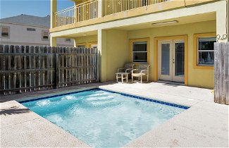Foto 1 - Quiet Townhome Close to Beach With Private Pool