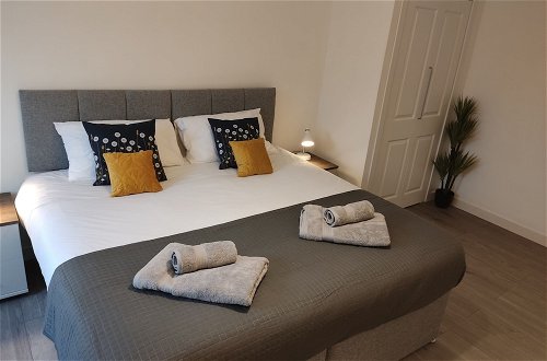 Photo 2 - Stunning 2-bed Apartment in Kirriemuir Centre