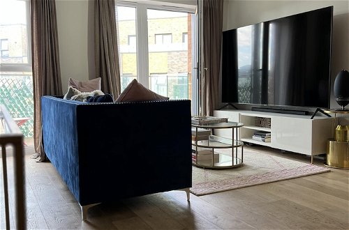 Photo 7 - Stunning 1-bed Apartment in Dartford