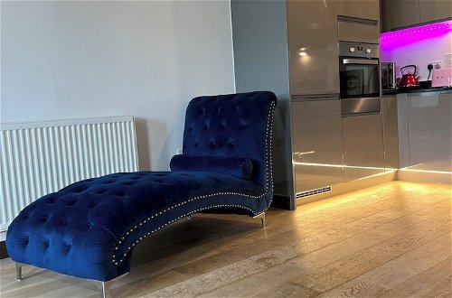 Photo 13 - Stunning 1-bed Apartment in Dartford