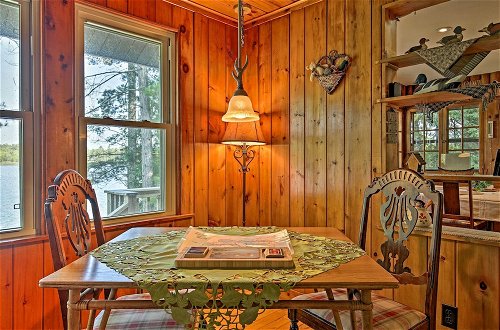 Foto 28 - Cozy Lakefront Cabin w/ Indoor Gas Fireplace