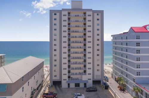 Foto 36 - Beachfront Condo With Sunroom Outdoor Pool