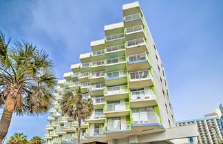 Photo 3 - Caravelle Tower Condo Rental: Walk to Beach