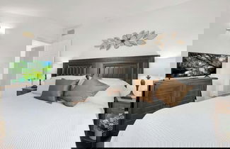 Photo 3 - Awesome Haus With Gameroom, 4blks to Center of Town!