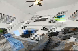 Foto 1 - Awesome Haus With Gameroom, 4blks to Center of Town!