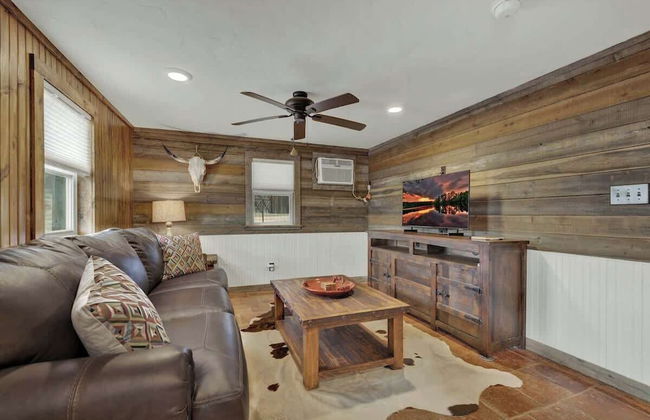 Ohana Ranch Cabin - 12 Minutes to Historic Main St - Foto 1