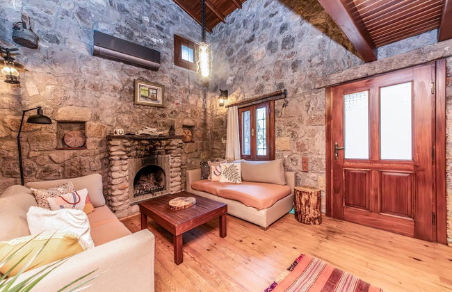 Chic Villa w Fireplace 3 min to Beach in Bodrum - Foto 1