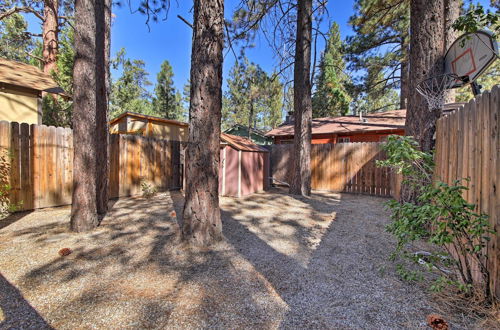 Foto 21 - Cozy Big Bear Cabin w/ Spacious Deck & Fireplace