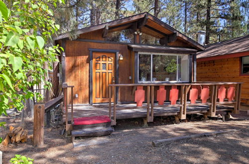 Foto 7 - Cozy Big Bear Cabin w/ Spacious Deck & Fireplace