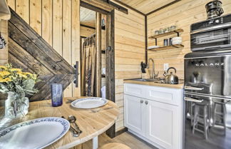 Foto 3 - Tiny Home w/ Hot Tub By Mohican State Park