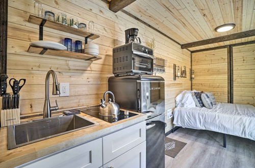 Photo 5 - Tiny Home w/ Hot Tub By Mohican State Park