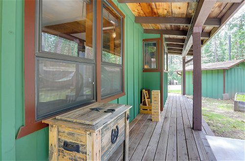 Foto 12 - Pollock Pines Cabin Retreat w/ Hot Tub + Deck