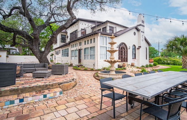 Splash Into Vacation 6BR Home w/ Pool & Waterslide - Foto 49