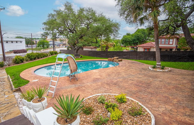 Splash Into Vacation 6BR Home w/ Pool & Waterslide - Foto 1
