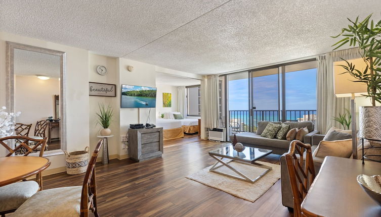 Foto 1 - Beautifully Renovated 32nd Floor Deluxe Ocean View Waikiki Condo by Koko Resort Vacation Rentals