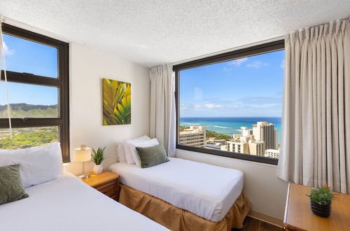 Foto 4 - Beautifully Renovated 32nd Floor Deluxe Ocean View Waikiki Condo by Koko Resort Vacation Rentals