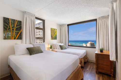 Foto 5 - Beautifully Renovated 32nd Floor Deluxe Ocean View Waikiki Condo by Koko Resort Vacation Rentals