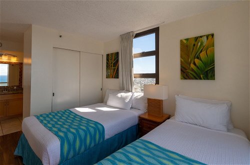 Photo 5 - Beautifully Renovated 32nd Floor Deluxe Ocean View Waikiki Condo by Koko Resort Vacation Rentals