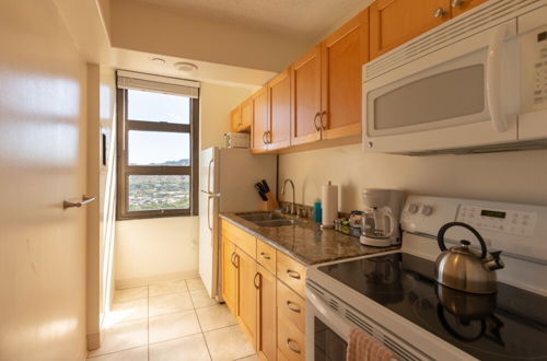 Photo 6 - Beautifully Renovated 32nd Floor Deluxe Ocean View Waikiki Condo by Koko Resort Vacation Rentals