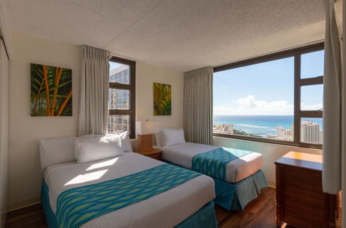 Foto 4 - Beautifully Renovated 32nd Floor Deluxe Ocean View Waikiki Condo by Koko Resort Vacation Rentals