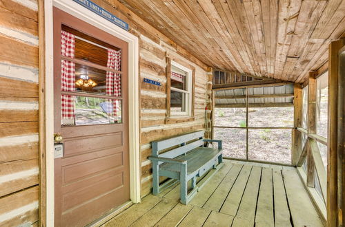 Foto 15 - Historic Log Cabin w/ Porch Near Patoka Lake