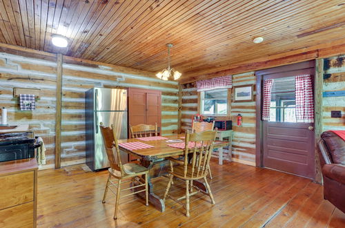 Foto 10 - Historic Log Cabin w/ Porch Near Patoka Lake