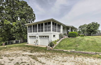 Photo 2 - Traditional Country Home in De Soto w/ Yard