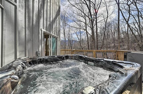 Foto 4 - Updated Cobbly Nob Resort Home w/ Hot Tub