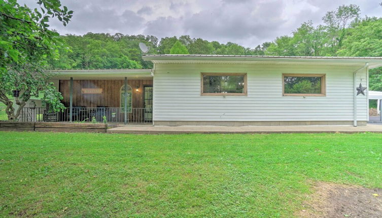 Foto 1 - Quaint Zanesville Home w/ Game Room & Yard