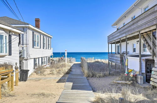 Foto 10 - Seaside Escape w/ Porch + Direct Beach Access