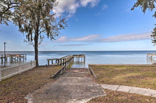 Foto 40 - Lakefront Retreat w/ Game Room & Private Dock