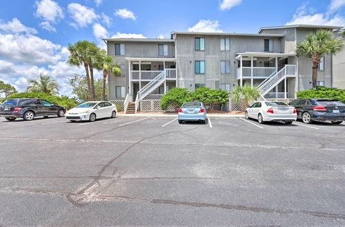 Photo 18 - Relaxing Harbor Island Condo: Walk to the Beach