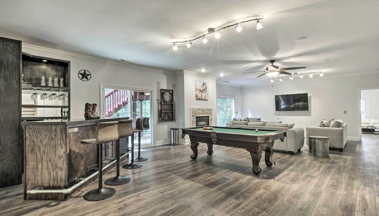 Foto 1 - Rustic Pinehurst House w/ Fire Pit & Game Room