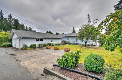 Foto 9 - Quiet Beachfront Family Home w/ Mt. Rainier Views